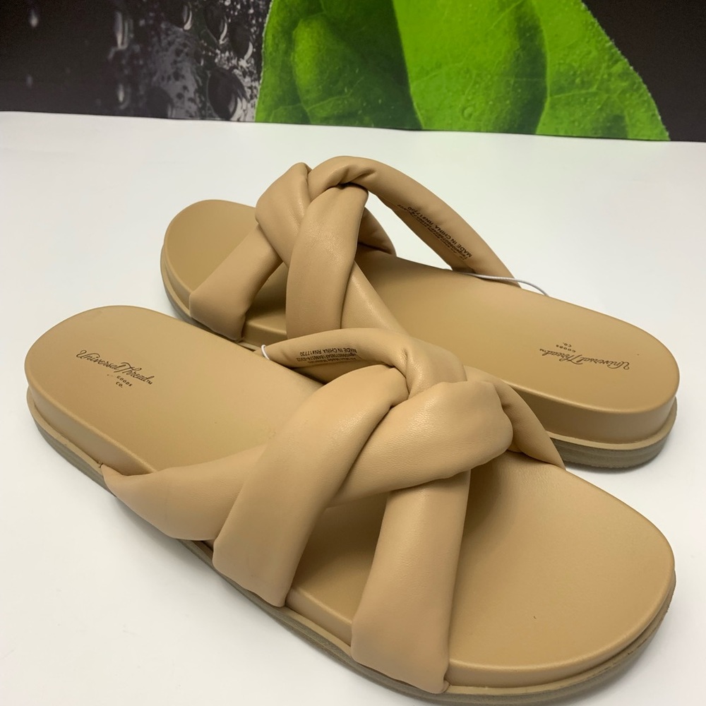 New!! Size 10 Cosette Flat Sandal Tan